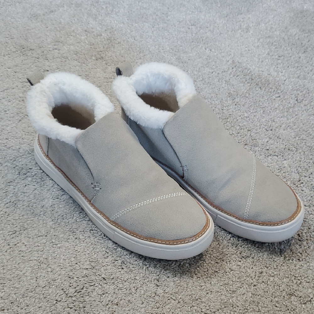 Toms Paxton, Womens Ankle, Slip On Sneakers. Faux Fur Lining. Size 6